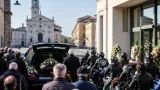 A Canneto l’ultimo saluto a Diego Fava: il rombo delle moto accompagna il feretro