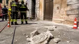 A Lucca crolla lo stemma in marmo di Palazzo Fatinelli: strada chiusa e verifiche alla facciata