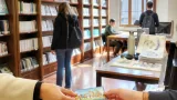A Pistoia la biblioteca lancia un 'gratta e vinci' per chi prende un libro in prestito