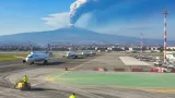 Aeroporto di Catania, nuova limitazione ai voli per la colonna di cenere dell'Etna