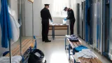 Arrestato ex allenatore: indagine sui filmati fatti negli spogliatoi di squadre giovanili