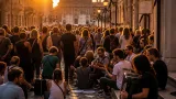 Bologna in strada per Guccini: concerti improvvisati e lutto cittadino