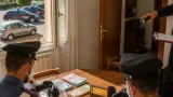 Fermo, falsi carabinieri truffano un anziano: due arresti e refurtiva recuperata
