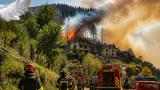Incendi nel Vco: fiamme vicino alle case a Piedimulera, mezzi aerei e rinforzi in campo