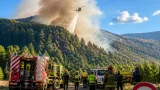 Incendio al Monte Barone: trenta lanci con l’elicottero e presidio diffuso alle Piane