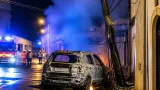 Notte di paura a Sannicola: auto in fiamme, danneggiato un palo delle telecomunicazioni