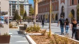 Piazza della Stazione a Teramo: critiche su verde e sicurezza dopo la riqualificazione