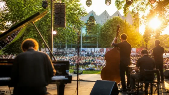 Carlos Santana a Pordenone il 17 luglio 2027: musica internazionale alla Capitale della cultura