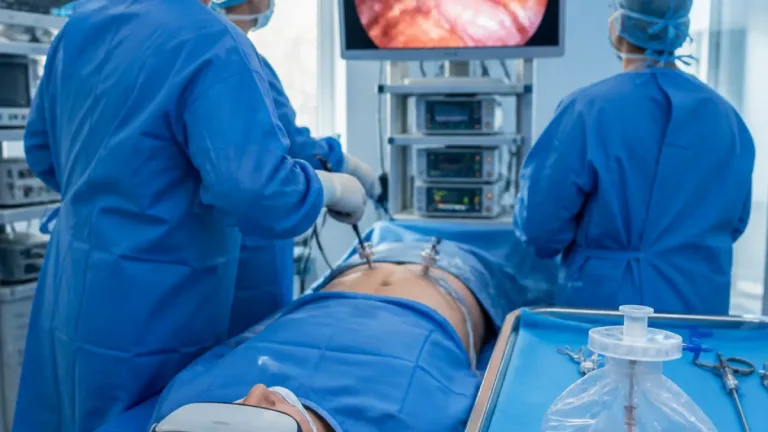 A Pescara la prima isterectomia laparoscopica in sedazione con realtà virtuale