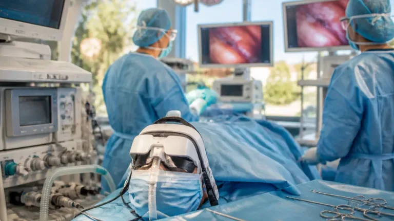 A Pescara prima mondiale: isterectomia laparoscopica in sedazione con realtà virtuale