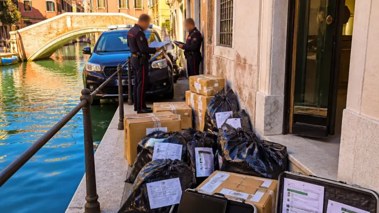 A Venezia indagini e perquisizioni contro la «truffa dei like»: sette decreti per svelare la rete