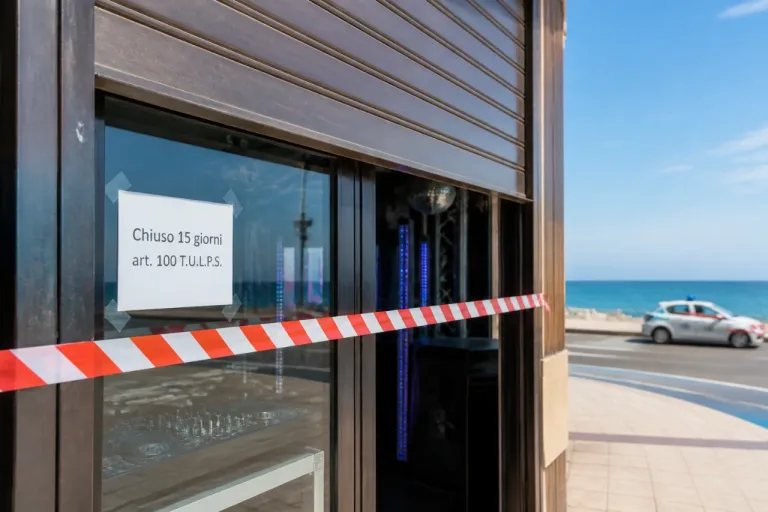 Ancona, chiuso per 15 giorni un locale sul litorale di Falconara: stretta su sicurezza e agibilità