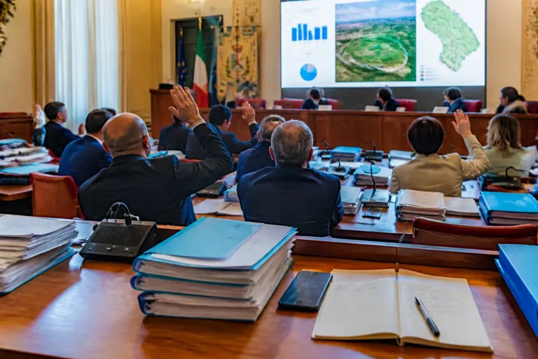 Bilancio provinciale, tensioni e convergenze: il Consorzio tra accordi informali e voti trasversali