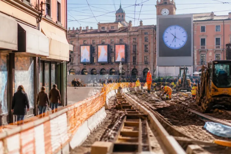 Bologna, la campagna elettorale si avvicina: tempo e cantieri al centro della sfida