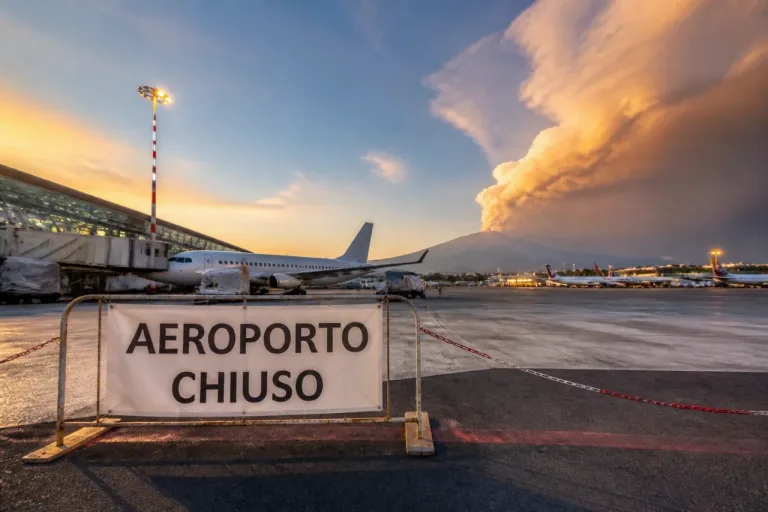 Catania, aeroporto chiuso fino alle 10 del 7 luglio per la nube di cenere vulcanica