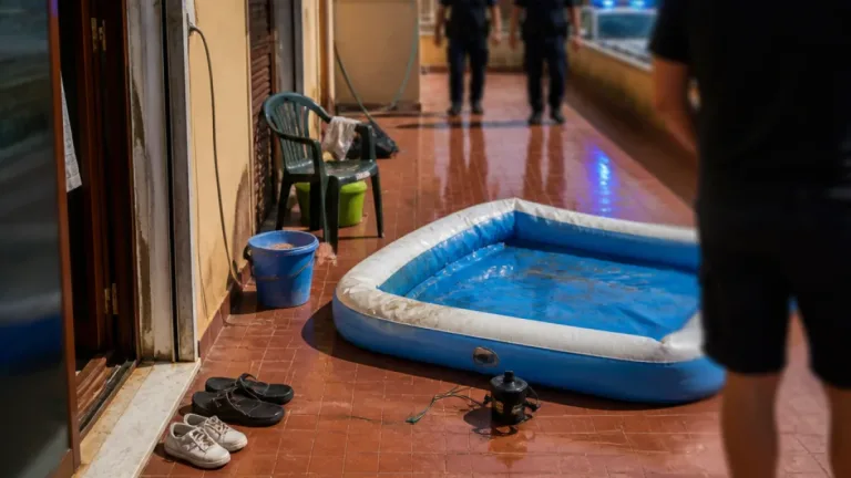 Catania: ai domiciliari ma sul terrazzo a montare una piscina, 41enne arrestato per evasione
