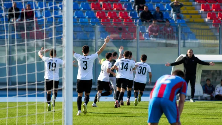 Catania, altra battuta d'arresto al Massimino: la Scafatese vince 2-1 nel finale