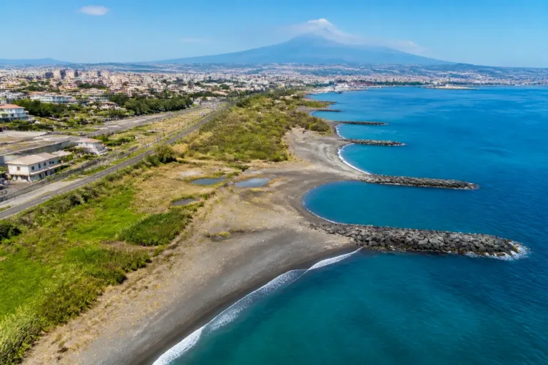 Catania: bando per trasformare un’area alla Plaia in nuova spiaggia ad accesso libero