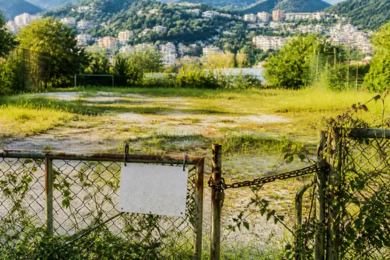 Como, Sagnino: via all’iter per rifare il campo di via Segantini, stanziati 190mila euro