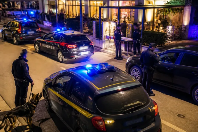 Controlli interforze su Cervia e Milano Marittima: oltre 70 persone verificate e locali sanzionati