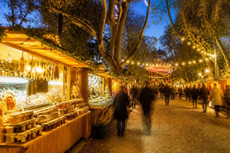 Cosenza lancia il bando per gli espositori del «Giardino del Natale» nella Villa Nuova