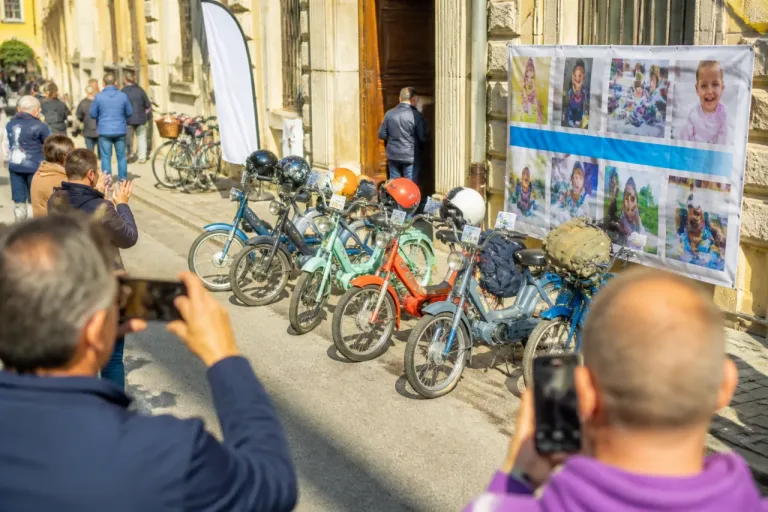 Da Pavia a Genova in Ciao d'epoca: cinque amici partono per raccogliere fondi per il Gaslini