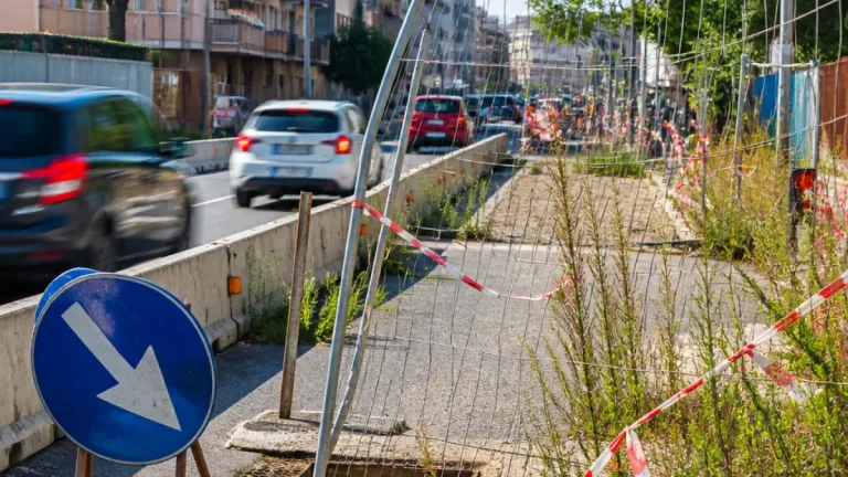 Desio, cantieri della metrotranvia fermi: degrado diffuso e incognite sui fondi