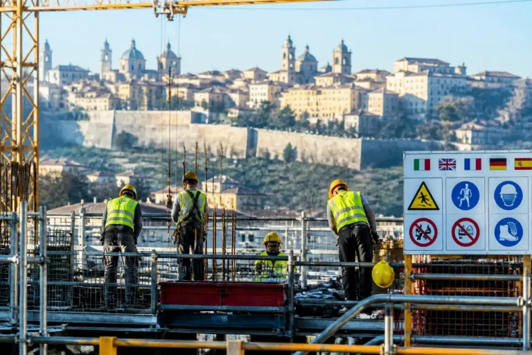 Edilizia bergamasca: oltre il primato regionale, gran parte degli operai non è nato in provincia