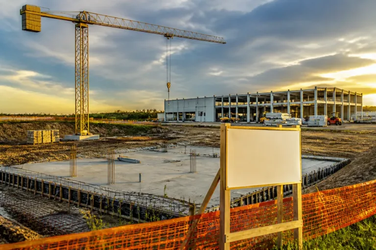 Edilizia in frenata a Reggio Emilia: 283 nuovi alloggi nel 2025, cresce il non residenziale