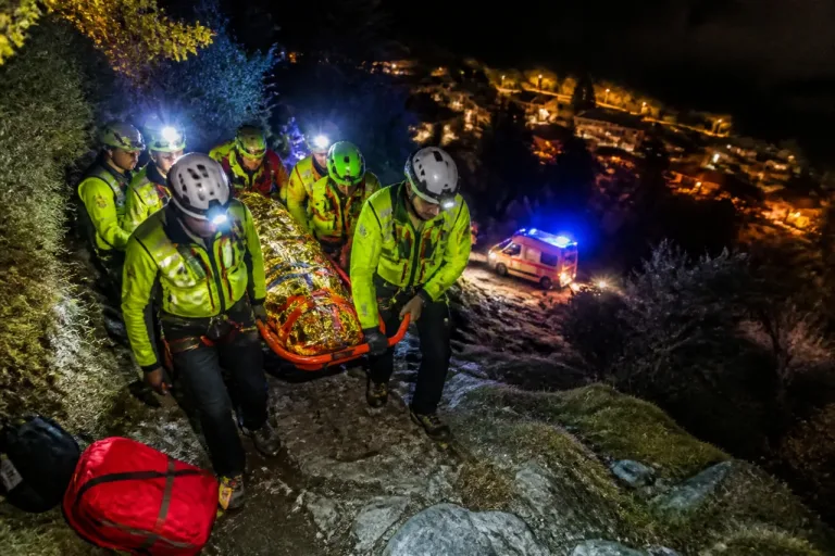 Escursionista cade sul sentiero della Vecchia: soccorso Alpino lo trasporta a Piedicavallo