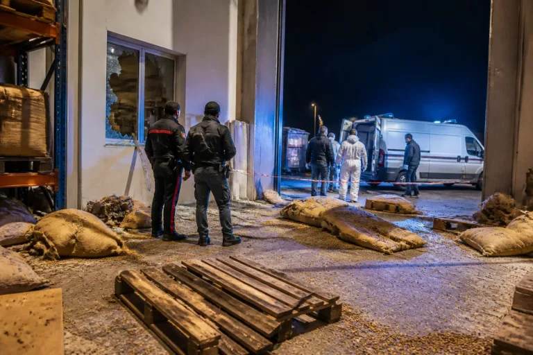 Furto da 200 mila euro in una torrefazione: assalto alla zona industriale di Agrigento
