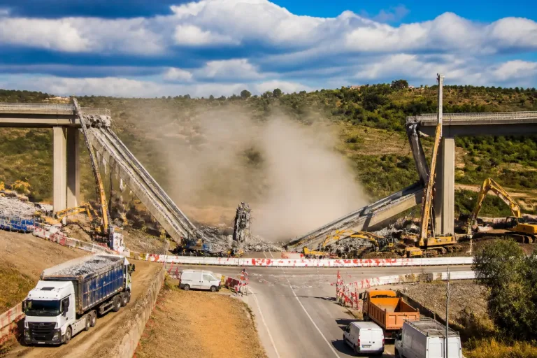 Grosseto: demolito il viadotto San Lorenzo, nuovo step per la E78 Grosseto-Siena