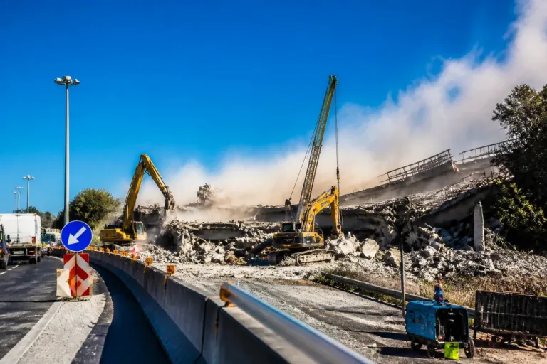 Grosseto: demolito il viadotto San Lorenzo sulla E78, avanti il raddoppio della Grosseto‑Siena