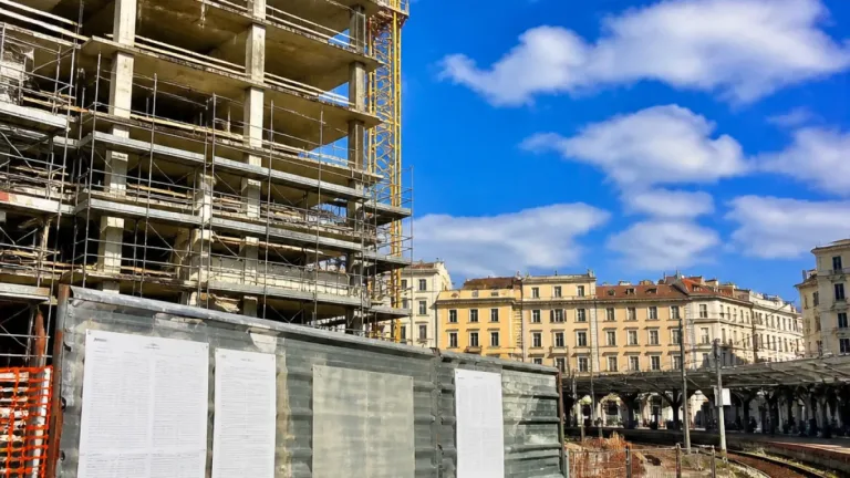 Il Tar sospende il cantiere sul sito del vecchio 'Leon d’oro': bloccata la torre di otto piani