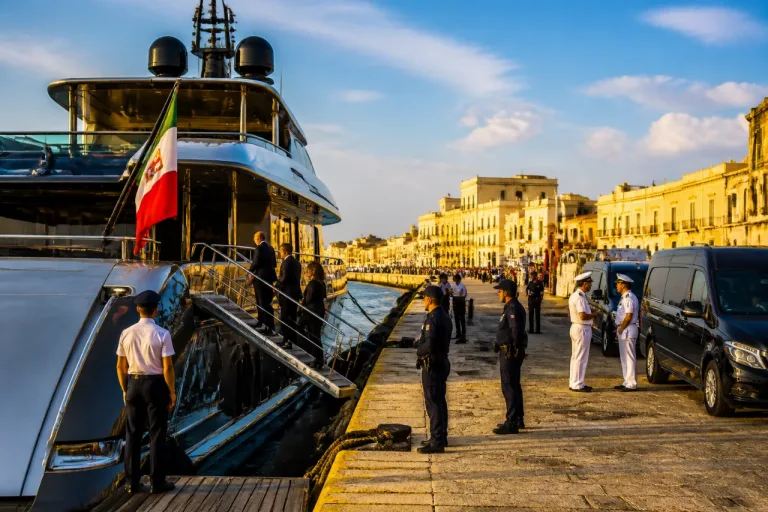 L'ambasciatore Usa riceve a bordo del mega-yacht: a Siracusa autorità e rappresentanti civili