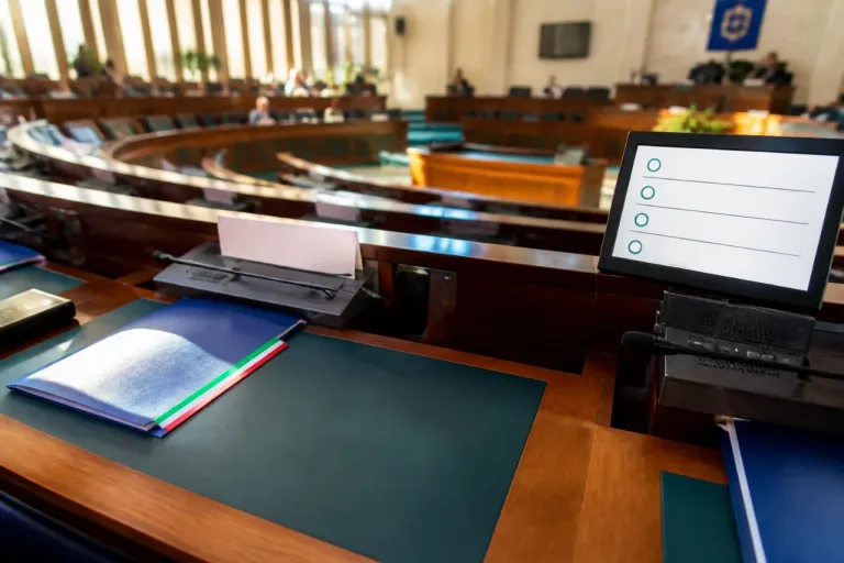 Latina, scossa in Consiglio: Fanti lascia la Lega e apre il fronte Vannacci
