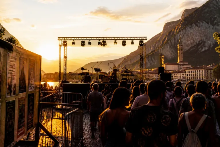 Lecco si prepara allo Scenario Festival: tre settimane di musica e spettacolo in Piazzale Cassin