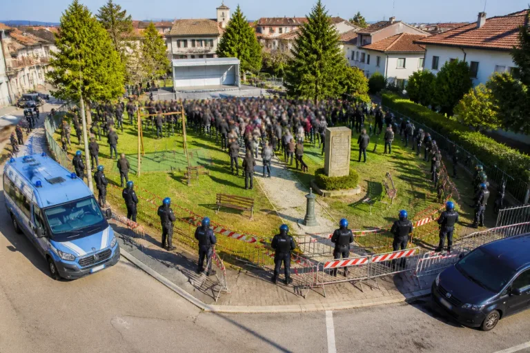 Maclodio intitola un giardinetto a Sergio Ramelli: cerimonia con alta presenza istituzionale e misure di sicurezza