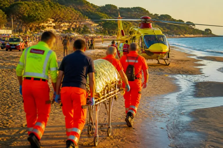 Malore in mare a Lacona: turista trasferito in elicottero al pronto soccorso di Grosseto