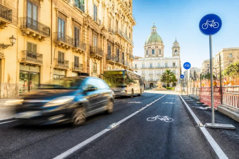 Via Roma, pronto il progetto per corsie ciclabili e rifacimento pavimentazione