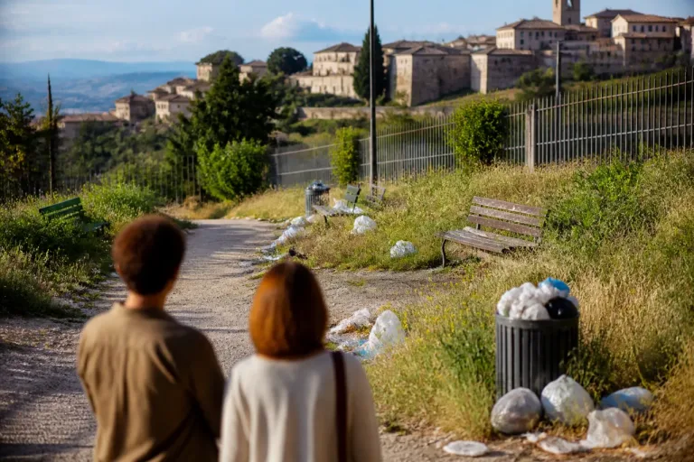 Perugia, segnalata incuria e rifiuti nel parco di Santa Margherita: appello alla Provincia