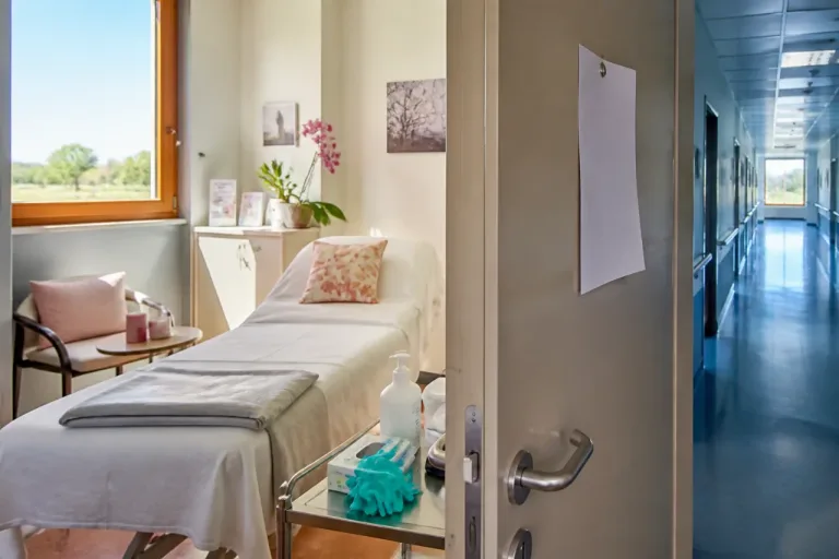 Pesaro, sospesa la pratica del Reiki nella «Stanza del benessere» degli Ospedali Riuniti