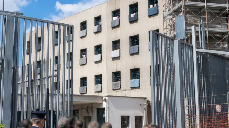 Prato, La Dogaia sotto pressione: la denuncia di Nardini su condizioni carcerarie critiche