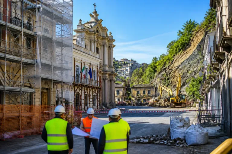 Regione stanzia 1,9 milioni per i Comuni colpiti dal sisma e la frana a Motta Sant'Anastasia
