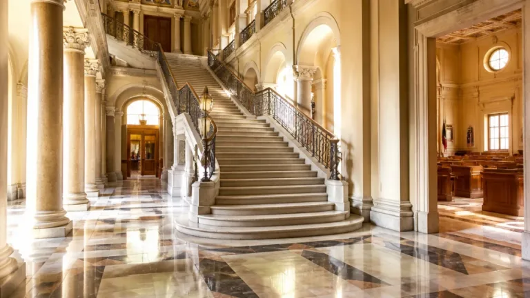 Restaurato il Palazzo comunale: il 24 luglio riaprono atrio, scalone e Sala consiliare