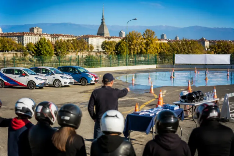 Riparte il corso gratuito di guida sicura rivolto ai giovani della Città metropolitana