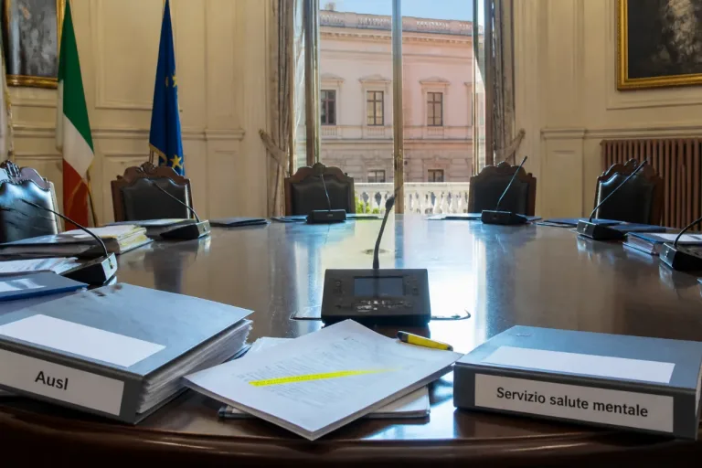 Prefetto convoca vertice su salute mentale e sicurezza dopo l’omicidio a Reggio Emilia