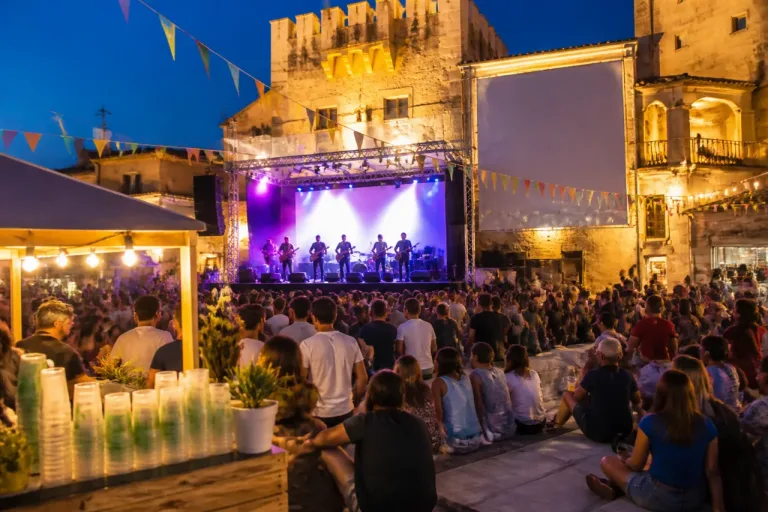 Scalea, dieci anni di Laos Fest: tre giorni di musica gratuita nel cuore medievale