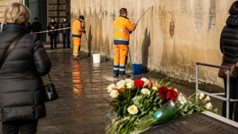 Scritte antisemite al Memoriale delle Deportazioni a Firenze: rimosse, scatta la condanna istituzionale