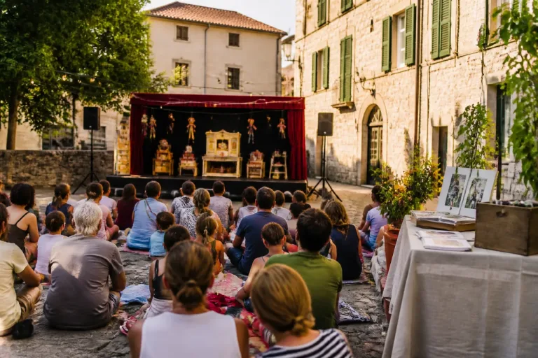 «Sguardi all’insù»: rassegna estiva di teatro per bambini in 13 appuntamenti nella provincia